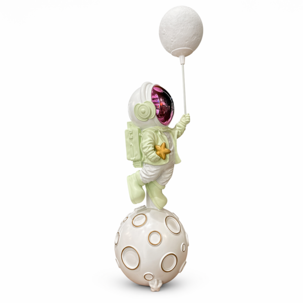 Yeşil Astronot Heykel